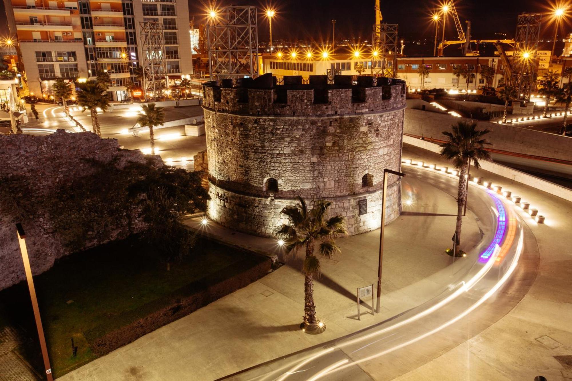 Super Apartment In The Ancient Roman Amphitheater Durres Exterior photo